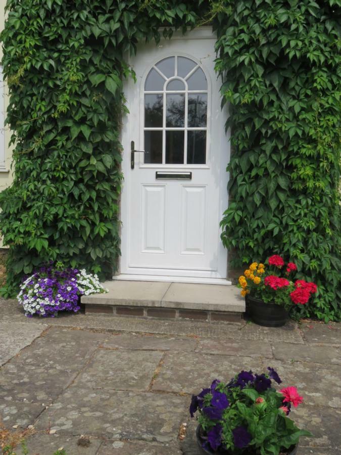 Little Orchard Apartment Yate Exterior photo